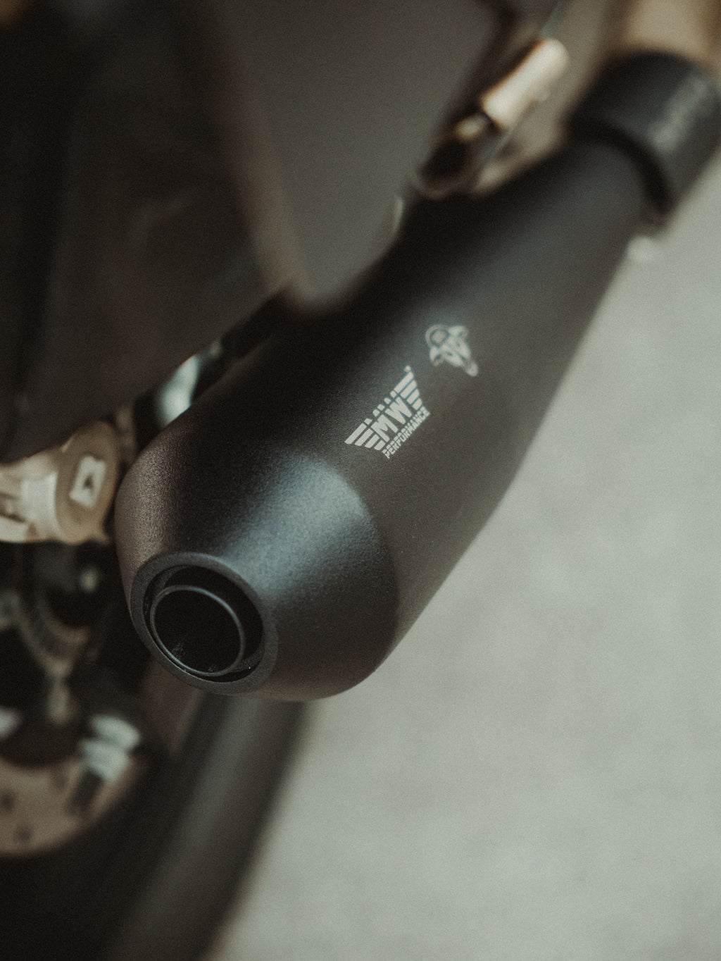 ESCAPES SLIP-ON RAPTOR PARA ROYAL ENFIELD 650 TWINS NEGRO