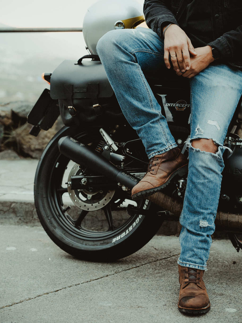 ESCAPES SLIP-ON RAPTOR PARA ROYAL ENFIELD 650 TWINS NEGRO