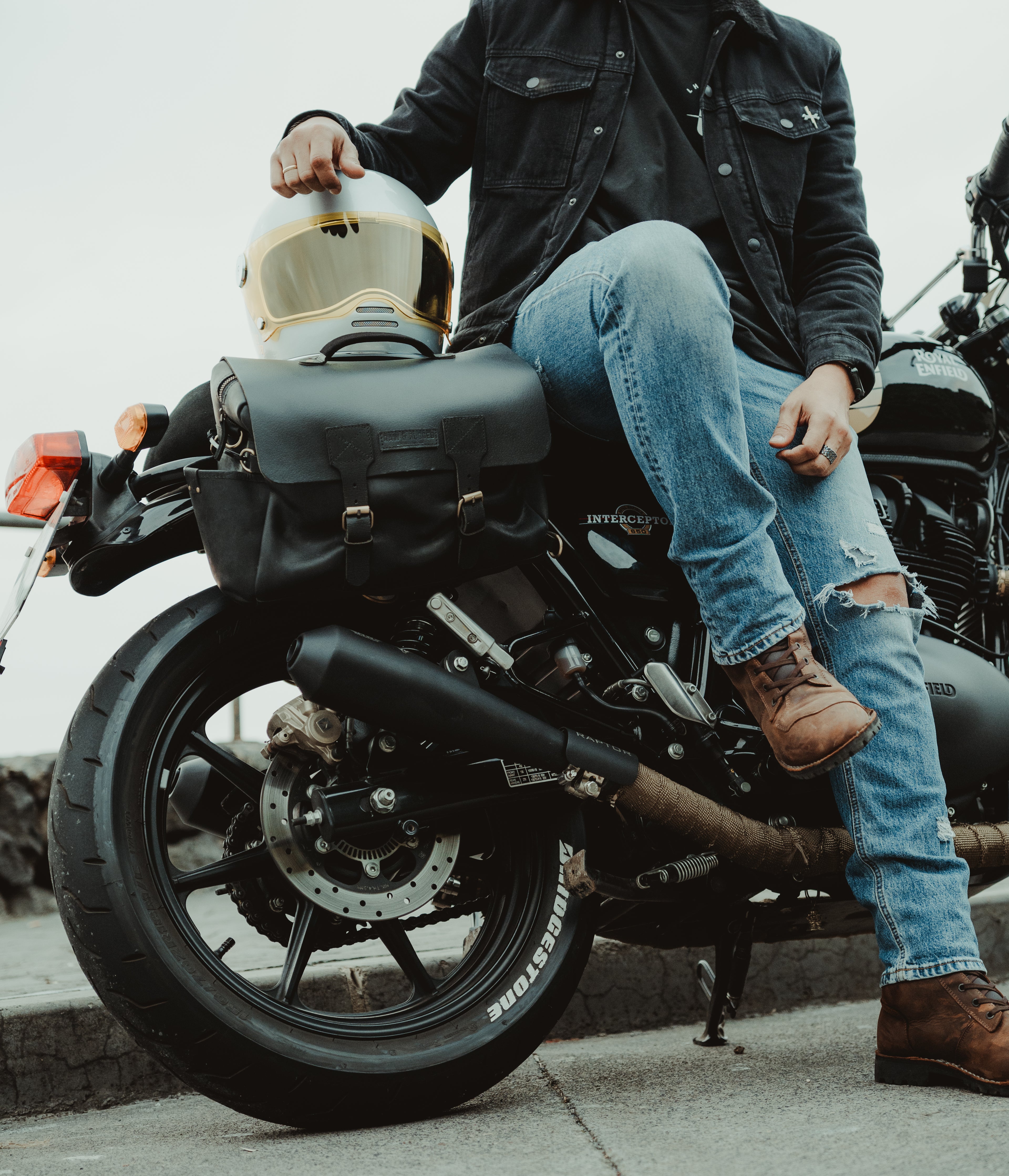 ESCAPES SLIP-ON RAPTOR PARA ROYAL ENFIELD 650 TWINS NEGRO