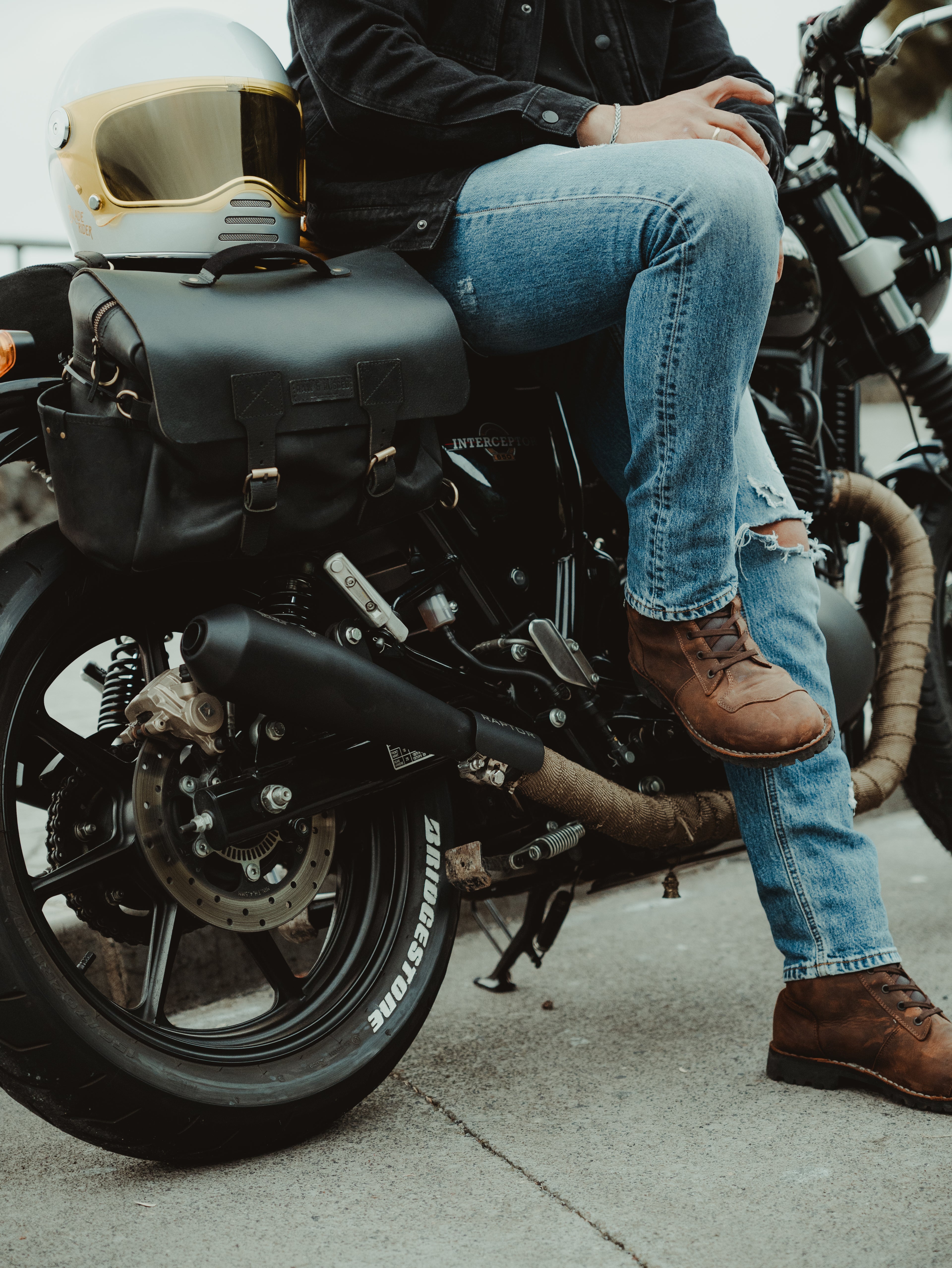 ESCAPES SLIP-ON RAPTOR PARA ROYAL ENFIELD 650 TWINS NEGRO